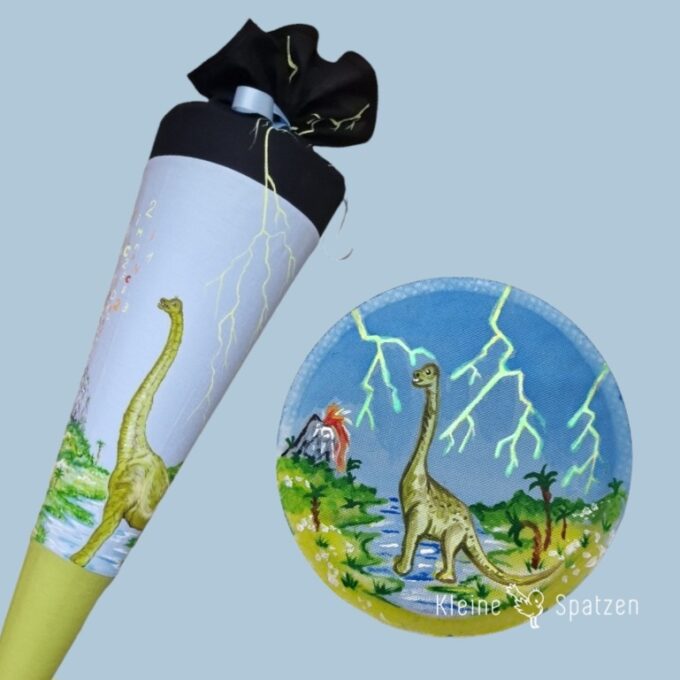 Handbemalte Schultüte Kissen mit Wunschmotiv unique Dinos nach Kundenwünschen individuell Einzelstück by Kleine-Spatzen passend zur Schultüte Glow in the Dark und Kletti
