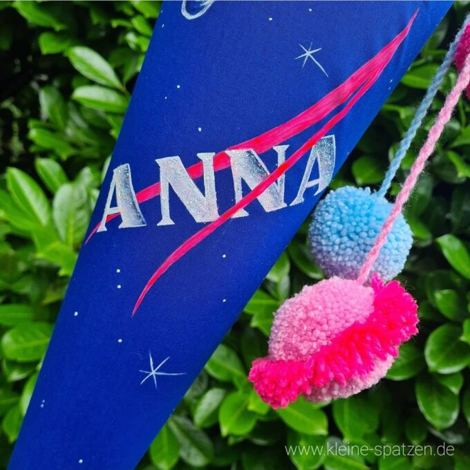 Handbemalte Schultüte aus Stoff / Kissenbezug mit Unique Weltraummotiv Einzelstück by Kleine-Spatzen