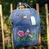 Customdesign Kleine-Spatzen Rucksackbemalung Fillikid Wickelrucksack handbemalt Schmetterlingswiese